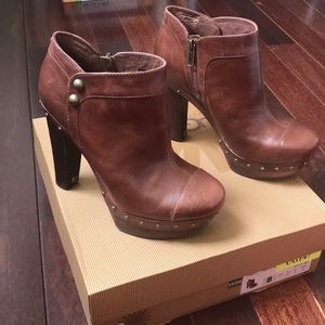 Platform UGG booties